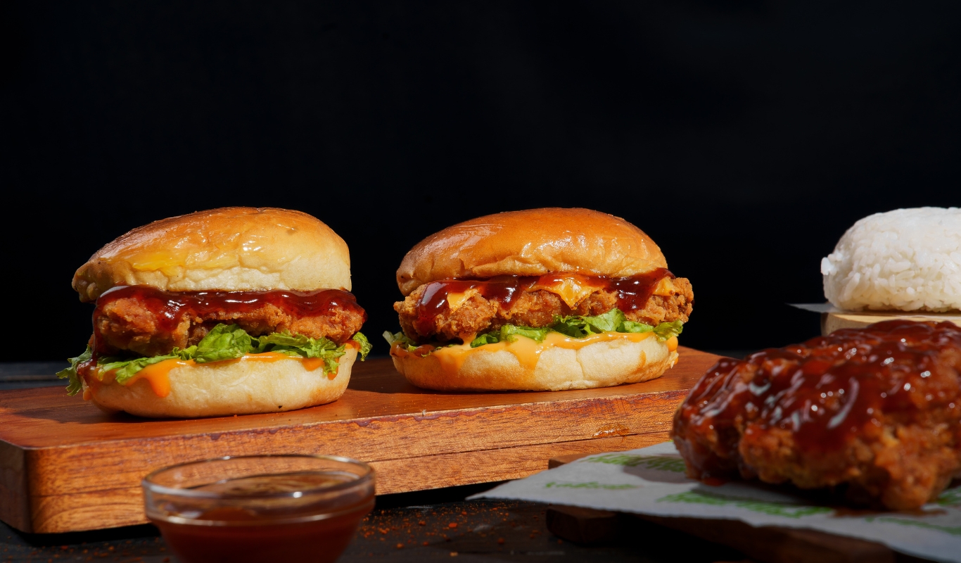 Spicy Lava, Makanan Pedas Kekinian Burger Bangor, Bikin Nagih dan Nusuk di Setiap Gigitan!